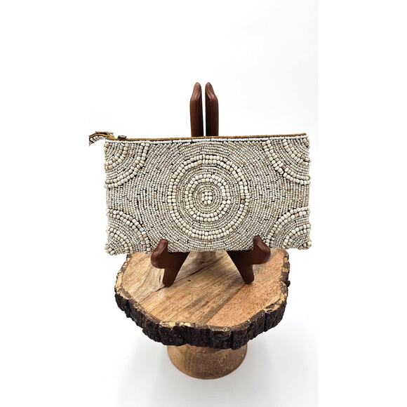 Tommy Bahama Ivory authentic shell/bead wristlet clutch with strap Satin Lined - Picture 2 of 6